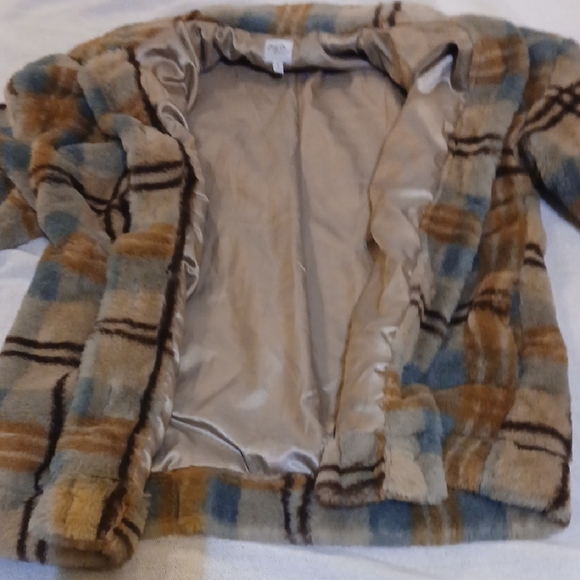 Plaid Button-Up Jacket - Picture 5 of 6